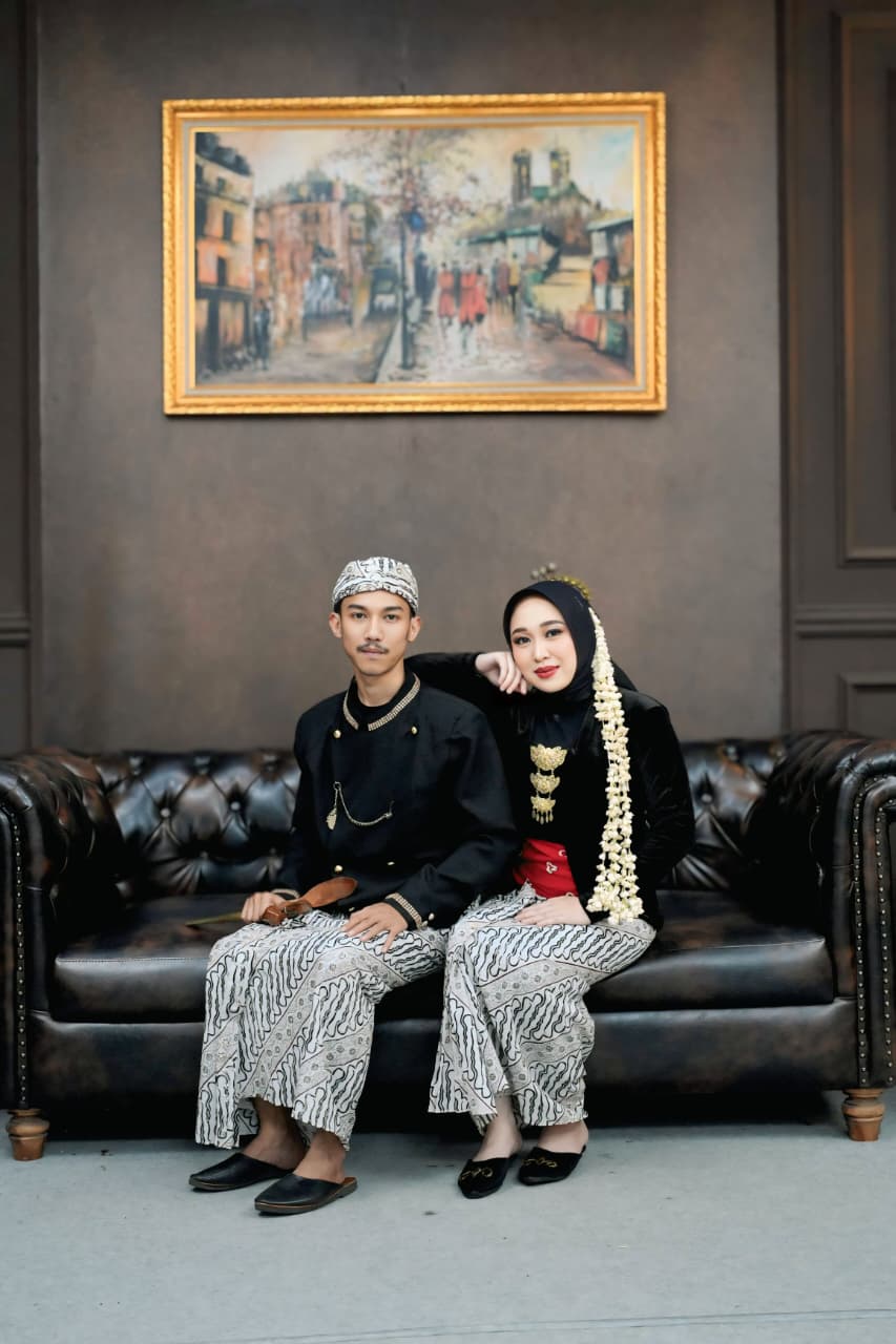 Sela & Opey310526
