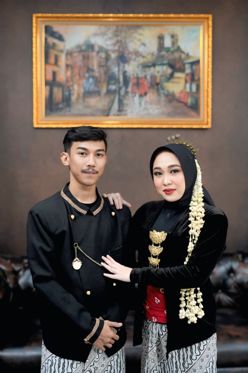 Sela & Opey310526