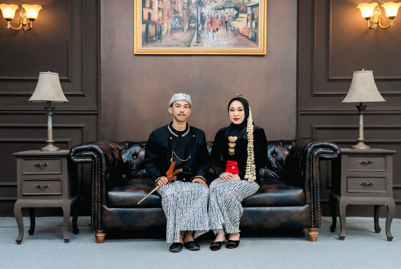 Sela & Opey310526