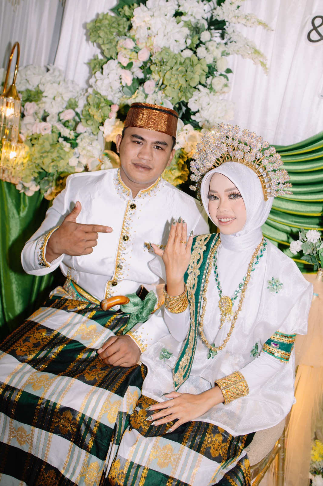 Sriwahyuni & Feri140626