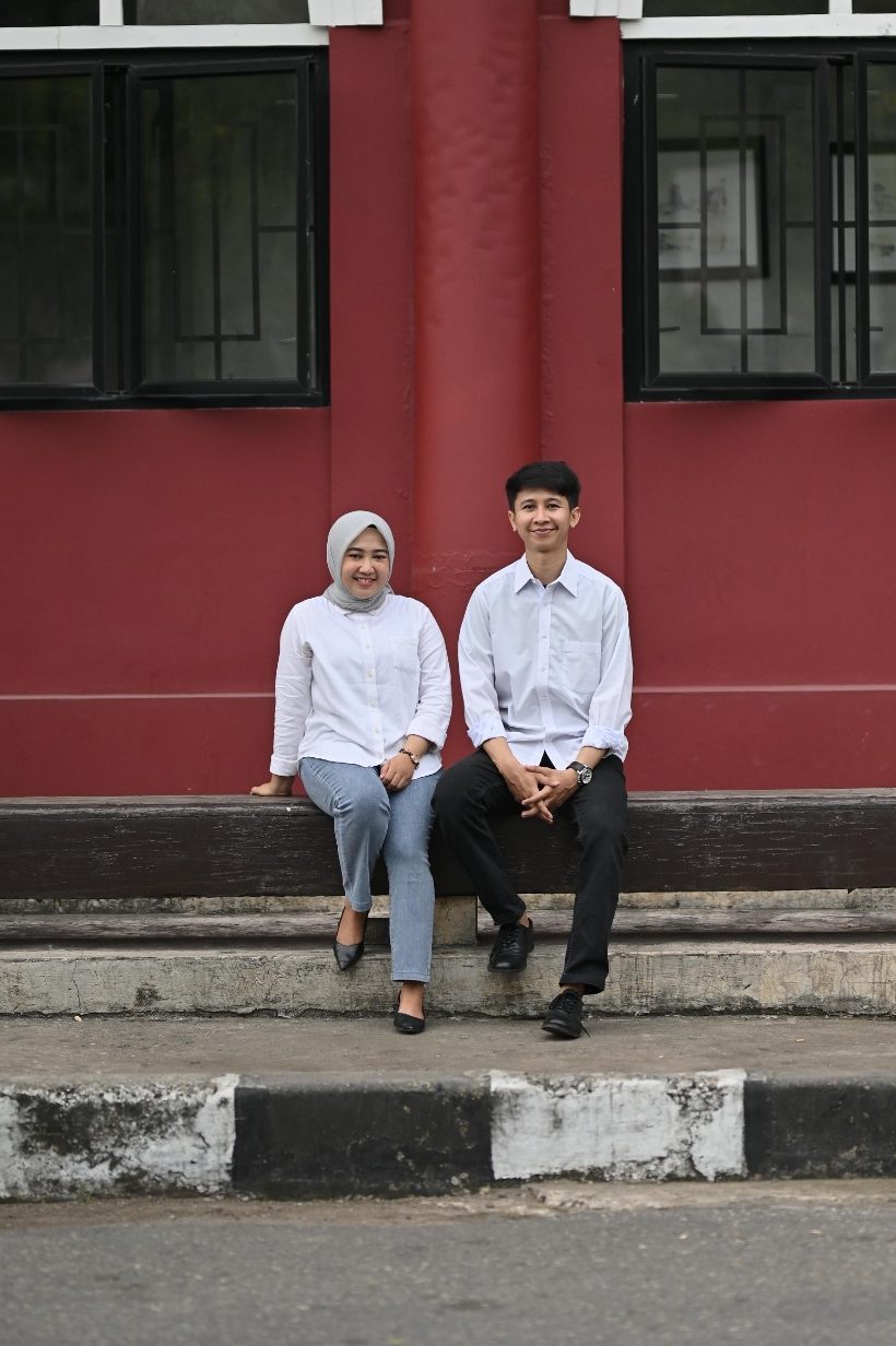 Sari & Elon011126
